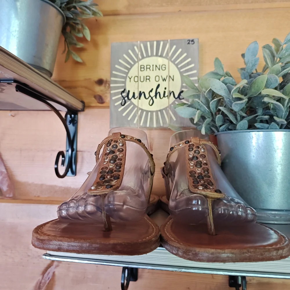 Frye Kayla Brown Leather TStrap Studded Thong Sandals Boho Designer Shoe Sz 10 B